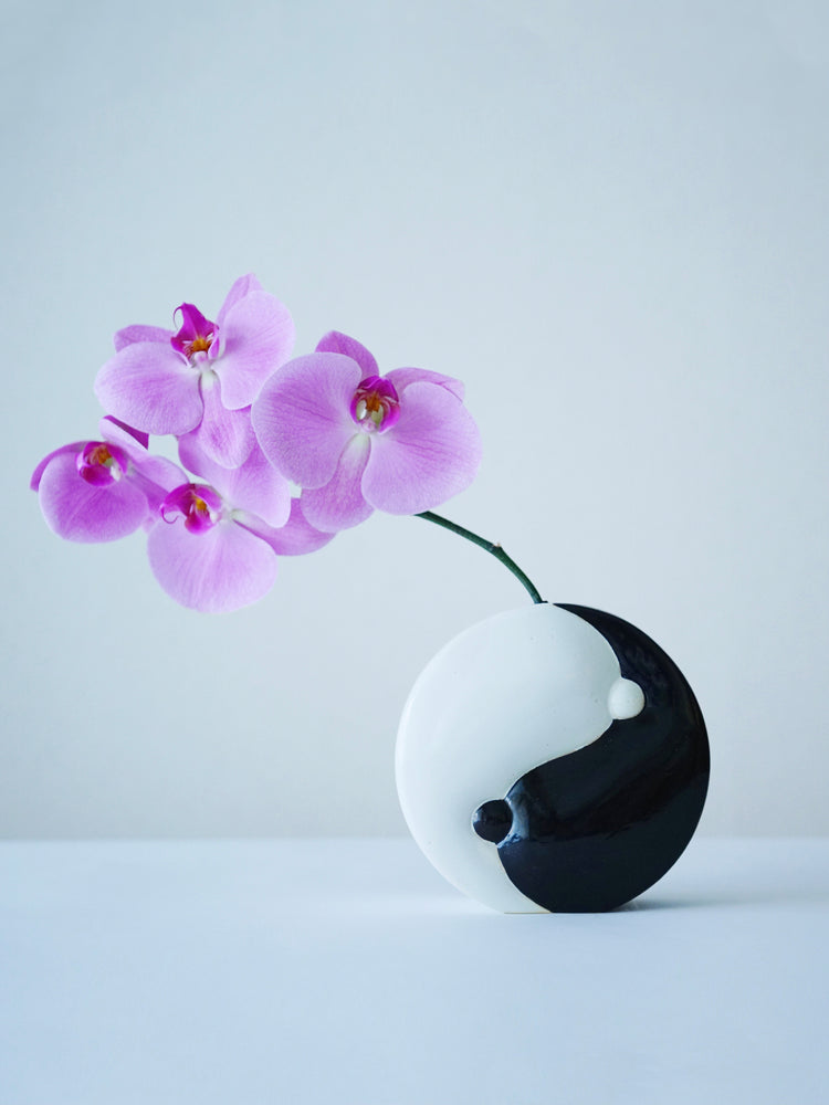 YIN YANG FLOWER VASE