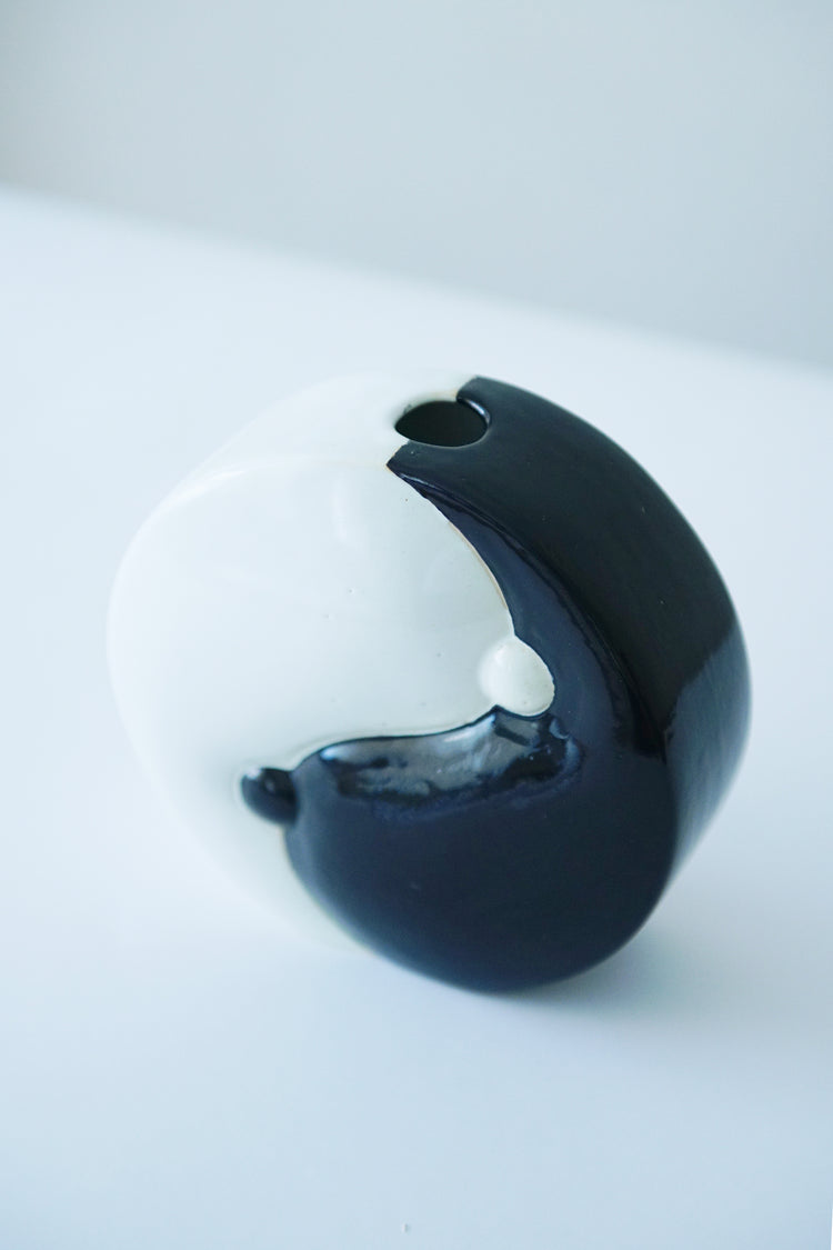 YIN YANG FLOWER VASE