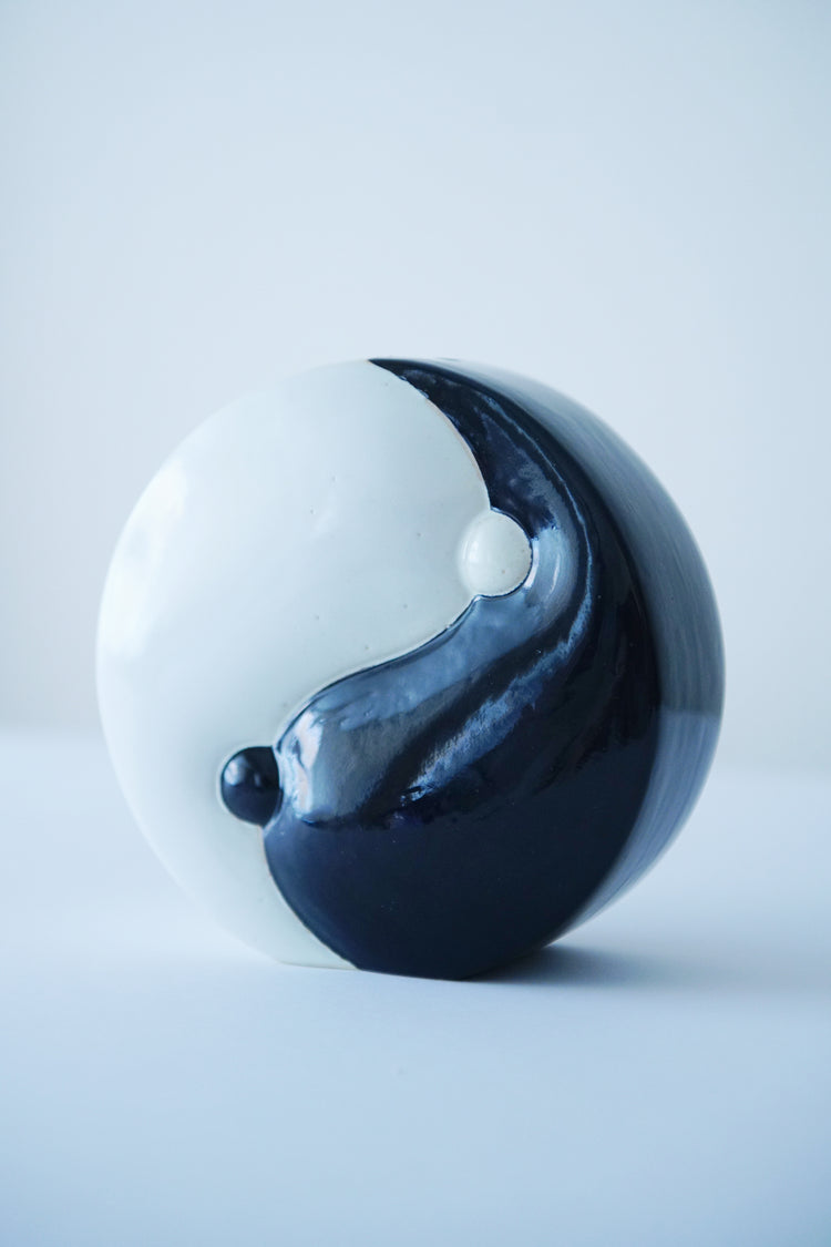 YIN YANG FLOWER VASE