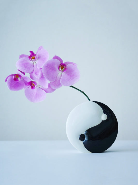 YIN YANG FLOWER VASE